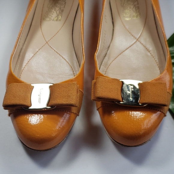 SALVATOR FERRAGAMO "Varina" Ballet Bow Flats - Picture 2 of 13